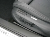 助手席もメモリー付き電動パワーシートです