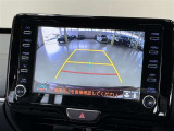 【バックモニター】 車庫入れの後方確認や、バックで駐車場に出入りの際等に後方を確認するのをお手伝いできます