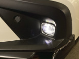 【フォグライト】霧などの悪天候時、自車の位置を示すとともに前方や路肩が見えずらい時、近い位置をワイドに照らしてくれます。