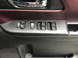 DVDプレーヤーにUSBソケットが2口ございます。お好きな音楽を車に持ち込んで聴くことが出来ます。走行中にDVD映像の再生はできません