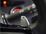 【パドルシフトレバー】走行状況に合わせて、お好みのギヤ比で走行が出来ます。下り坂でのエンジンブレーキの強弱やお好きな変速タイミングでのシフトチェンジが可能。