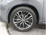 235/50R20ランフラットタイヤを装備しています。※各ホイールのキズ等をご確認くださいませ。