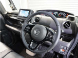 ◆視界広々で非常に運転しやすくロングドライブでも疲れを感じさせないすっきりとまとまったインパネ周りです。