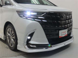 高輝度で点灯速度が速く、しかも消費電力の少ないLEDヘッドライトが装備されています!LEDの明るい光が走行中の視界の確保をサポートして、夜のドライブがより楽しく安全に運転できます♪