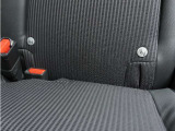 ◆ISOFIX◆シートベルトいらずでチャイルドシートと固定金具を連結するだけでがっちり固定できます。