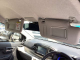 運転席助手席サンバイザーにミラー付いていますよ!