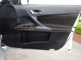 ◇運転席扉 内側部分になります◇【パワーウィンドウ】窓の開け閉め楽々!少し換気したいな〜なんて時にササッと操作できますね♪