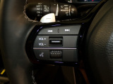 【ステアリングリモコン】ステアリングにオーディオ調節可能なスイッチが装備されていますので運転中でも視線をそらさずにオーディオの調節が可能です!