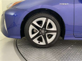 機敏さを引き立てる純正アルミ 215/45 R17 装着!