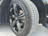 天井も汚れが少なく、清潔感のある室内空間が保たれています。