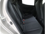 リアシートも厚く、長時間の移動もらくらくです!車種によってはラゲージスペースやトランクへのアクセスも可能!乗り心地・使い勝手共に充実です!!
