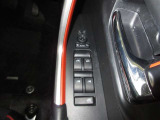 運転席オート機構付ワンタッチ式パワーウィンドウが付いています。(挟み込み防止機能付)