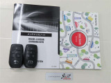 取扱説明書と整備手帳付き。安心してお乗りいただくため、納車前に法定12カ月定期点検整備または法定24カ月点検整備付きとなっております!