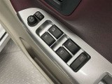全席に電動パワーウインドウを装備。乗員それぞれが快適に操作できます。