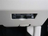 ETC装備車です。深夜や週末にお安く走行出来ますので、今や必需品ですね。