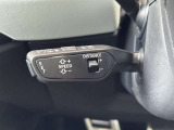 ●アダプティブクルーズコントロール『設定した速度で前方車両に追いつくと、安全な車間距離を自動で調整して前方車両を追従します。長距離ドライブでの疲労を軽減する大変重宝する機能です。』