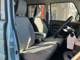 広く快適な運転席です。長距離運転も楽々ですよ!