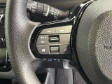 ステアリングにオーディオ操作スイッチが付いています。オーディオ画面に直接タッチしなくても操作が出来ますので、運転に集中できます。