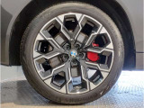 【BMWアロイホイル】軽量かつ強度に拘ったアロイホイル。走行性能ポテンシャルを引き出す設計。車の足元を引き締めてくれる大きなポイントはアロイホイルです。