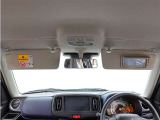 お化粧直しに便利な運転席バニティミラー♪