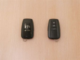 中古車としてスマートキーが2個あるのは重要なチェックポイント!バックドアの開閉ボタンも付いています。離れたところからの開け閉めや、手荷物があるときに便利です♪