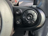 マルチファンクションステアリング装備車です。