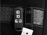 ◆スマートキー◆カギをバッグやポケットに入れたままでもドアロックの開閉ができる『スマートキー』付き!雨天や暗くなってもカギを取り出す必要がなくドアの開錠&エンジンも始動できます