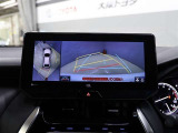 パノラミックビューモニター付きです。車両を上から見たような映像をディスプレイオーディオ画面に表示。運転席からの目視だけでは見にくい、車両周辺の状況をリアルタイムでしっかり確認できます。