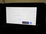 ディスプレイオーディオを装備。スマホとクルマをつなぐことで、これまでのナビに加えて、色々なサービスが楽しめます。