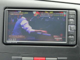 純正オプションのフルセグTVナビ付です。フルセグテレビ視聴、CD・DVD再生等が可能です。Bluetooth機能も付いておりますので、通話やスマートフォンから音楽を楽しめます。バックカメラ付。
