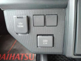 インパネにアクセサリーソケット、USBソケットが付いています。