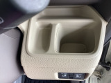 ドリンクホルダーになります。ちょっとした小物を入れるのにも便利です。