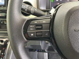 ステアリングにオーディオ操作スイッチが付いています。オーディオ画面に直接タッチしなくても操作が出来ますので、運転に集中できます。