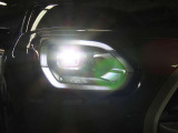 LEDオートヘッドライトを搭載しております。非常に明るく夜間走行時に非常に重宝します。