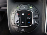 左右独立温度コントロールフルオートエアコンです。運転席、助手席それぞれで独立して温度設定ができます。冷え性の方が乗っても安心ですね♪