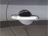 MINIはドアが分厚いです。衝突によりドアがつぶれてしまった場合にも外からいち早くドアを開けれるよう考えられています。数十秒の救出の遅れが命につながりかねない場合、こういった配慮が重要なポイントです。