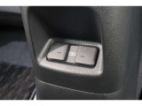 後部座席にも充電ソケットが装備されており、後部座席に座っている方も携帯電話等を充電することができます!