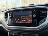 Volkswagen純正のナビゲーションです!少ない動作で必要な情報をご確認可能です!スマートフォンとも連携可能です!