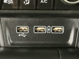 【USBポート】USBポートも装備されています、スマートフォンの充電やオーディオに連携も可能です、今や欠かせない装備の一つです!
