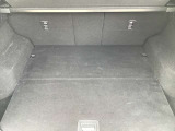 トランクルーム!後ろのシートは片方ずつ倒せます。乗る人や積む荷物に応じてアレンジが可能ですので多彩に使えてとても便利です。