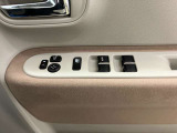 【運転席ドアスイッチ回り】パワーウィンドー[ロック機構]・電動格納式リモコンドアミラースイッチがまとまっているので操作しやすいです。