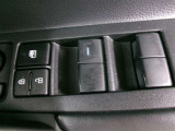 運転席側のパワーウィンドウスイッチです。全ての窓の開閉操作ができます。