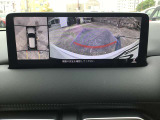 360&deg;ビューモニターでは前後左右4つのカメラ映像をさまざまな走行状況に応じて切り替えてセンターディスプレイに表示することで、駐車時や狭い道でのすれ違い時、見通しの悪い交差点進入時でも安心感を高めます