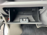 グローブボックス