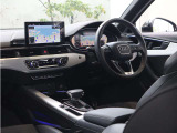 内装はシンプルに使い勝手を考え作られています。お車を運転する感覚をダイレクトに体感して頂けます。室内も広くロングドライブにも快適にお過ごしいただけます。