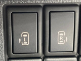 【両側パワースライドドア】スマートキーや運転席のスイッチで後席両側スライドドアの開閉が可能♪電動だから力を入れてドアを開ける必要が無く、小さなお子様でも簡単に開け閉めでき快適です♪