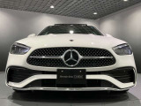 フロントグリル中央に大きく輝くスリーポインテッドスター。メルセデスベンツならではのステータスを強く感じる事ができます