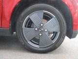おしゃれは足元から。日産純正のアルミホイールで足元すっきり。タイヤサイズは155/65R14になります