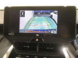 車両後方の映像を映すバックモニター。進路を確認しながら安全に車庫入れできます。