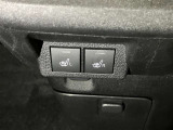 運転席/助手席シートヒータースイッチが付いています。